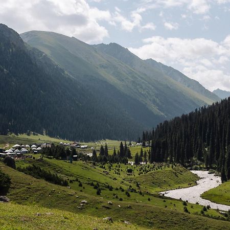 Eco Yurt Camp Arashan Hotel Teploklyuchenka Buitenkant foto