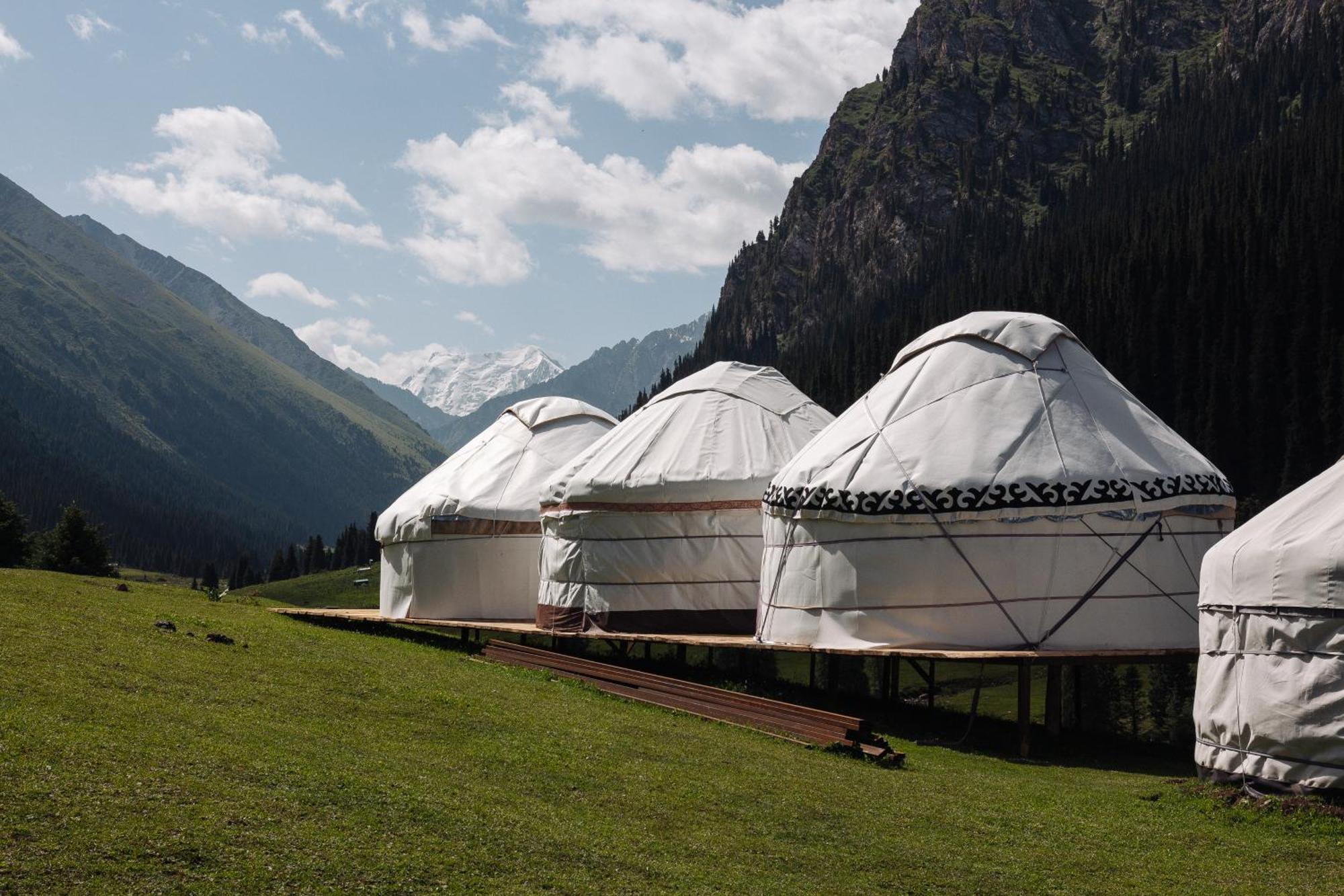 Eco Yurt Camp Arashan Hotel Teploklyuchenka Buitenkant foto