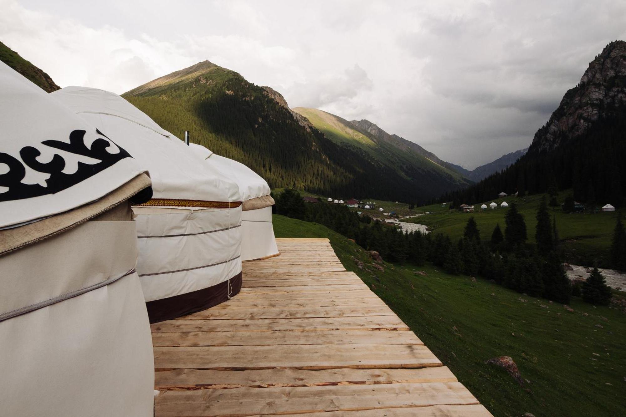Eco Yurt Camp Arashan Hotel Teploklyuchenka Buitenkant foto
