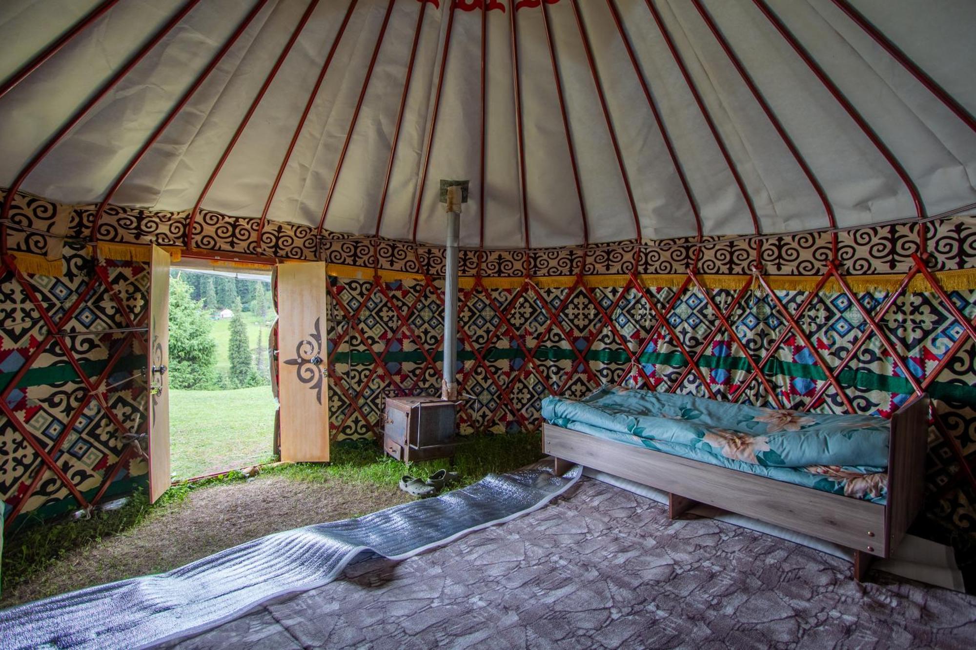 Eco Yurt Camp Arashan Hotel Teploklyuchenka Buitenkant foto