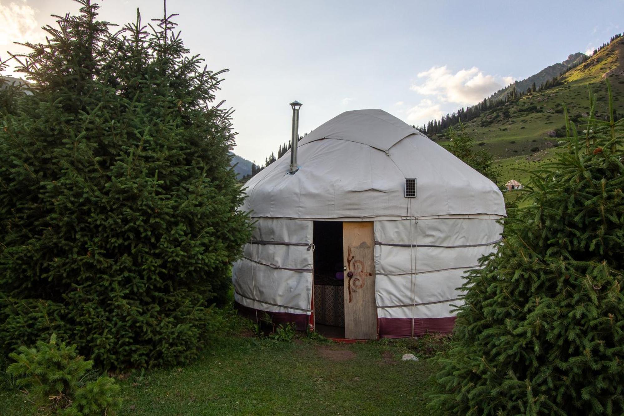 Eco Yurt Camp Arashan Hotel Teploklyuchenka Buitenkant foto