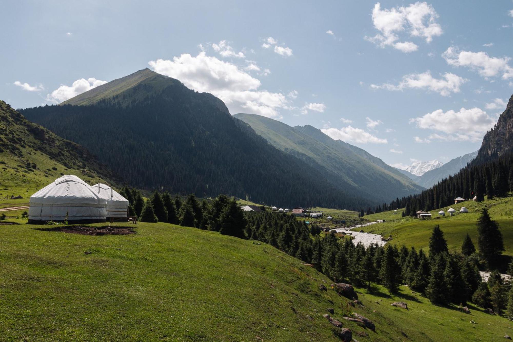 Eco Yurt Camp Arashan Hotel Teploklyuchenka Buitenkant foto