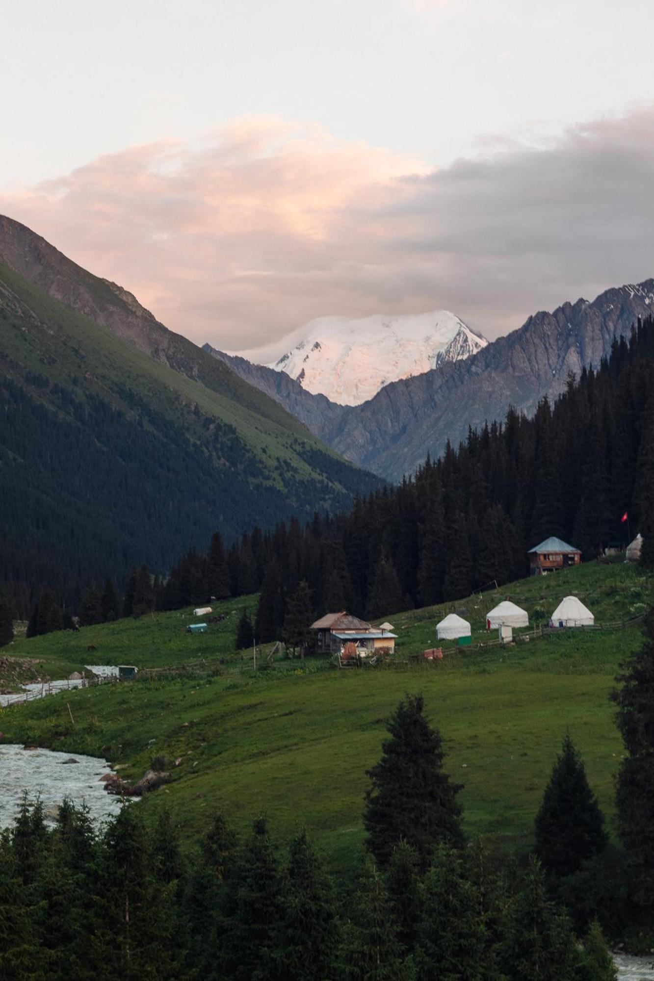Eco Yurt Camp Arashan Hotel Teploklyuchenka Buitenkant foto