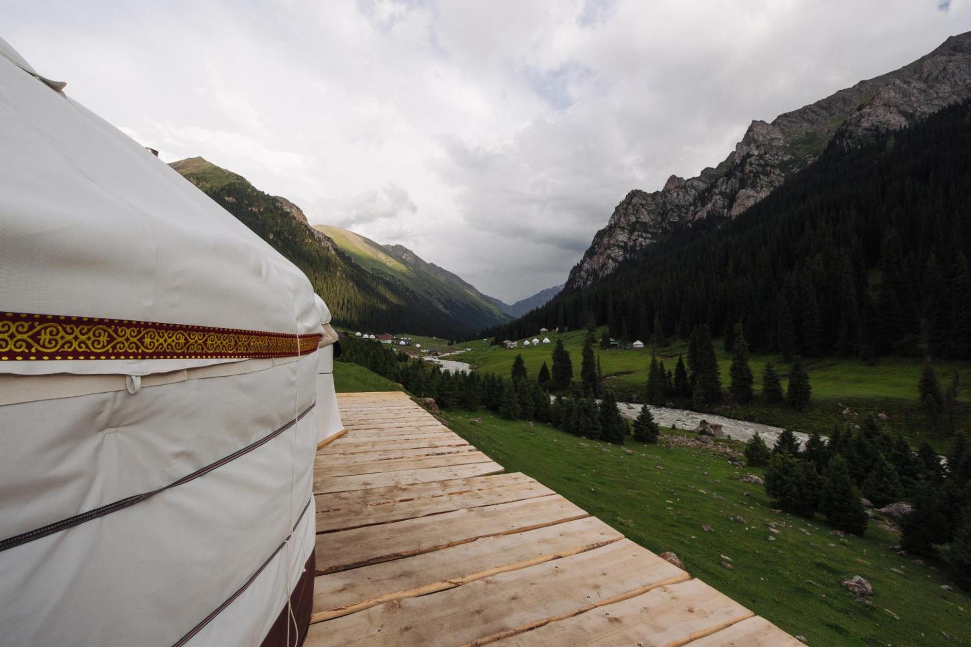 Eco Yurt Camp Arashan Hotel Teploklyuchenka Buitenkant foto