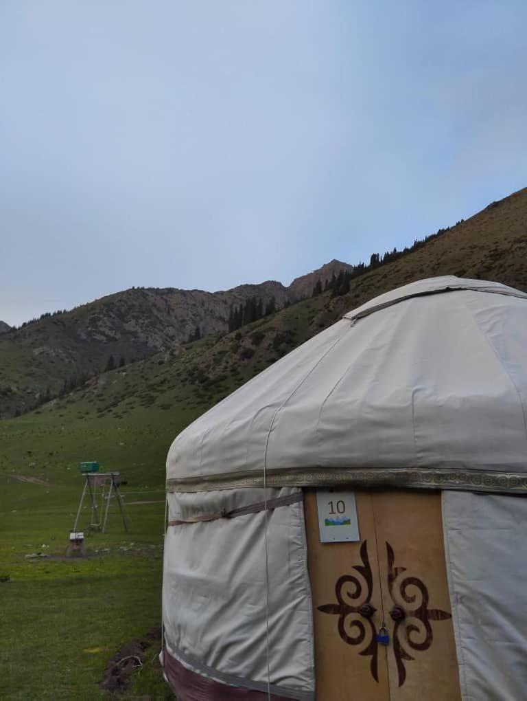 Eco Yurt Camp Arashan Hotel Teploklyuchenka Buitenkant foto