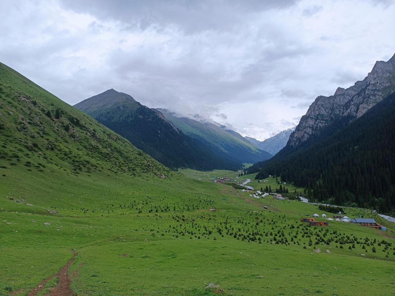 Eco Yurt Camp Arashan Hotel Teploklyuchenka Buitenkant foto