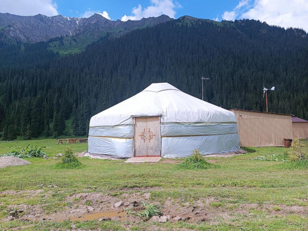 Eco Yurt Camp Arashan Hotel Teploklyuchenka Buitenkant foto